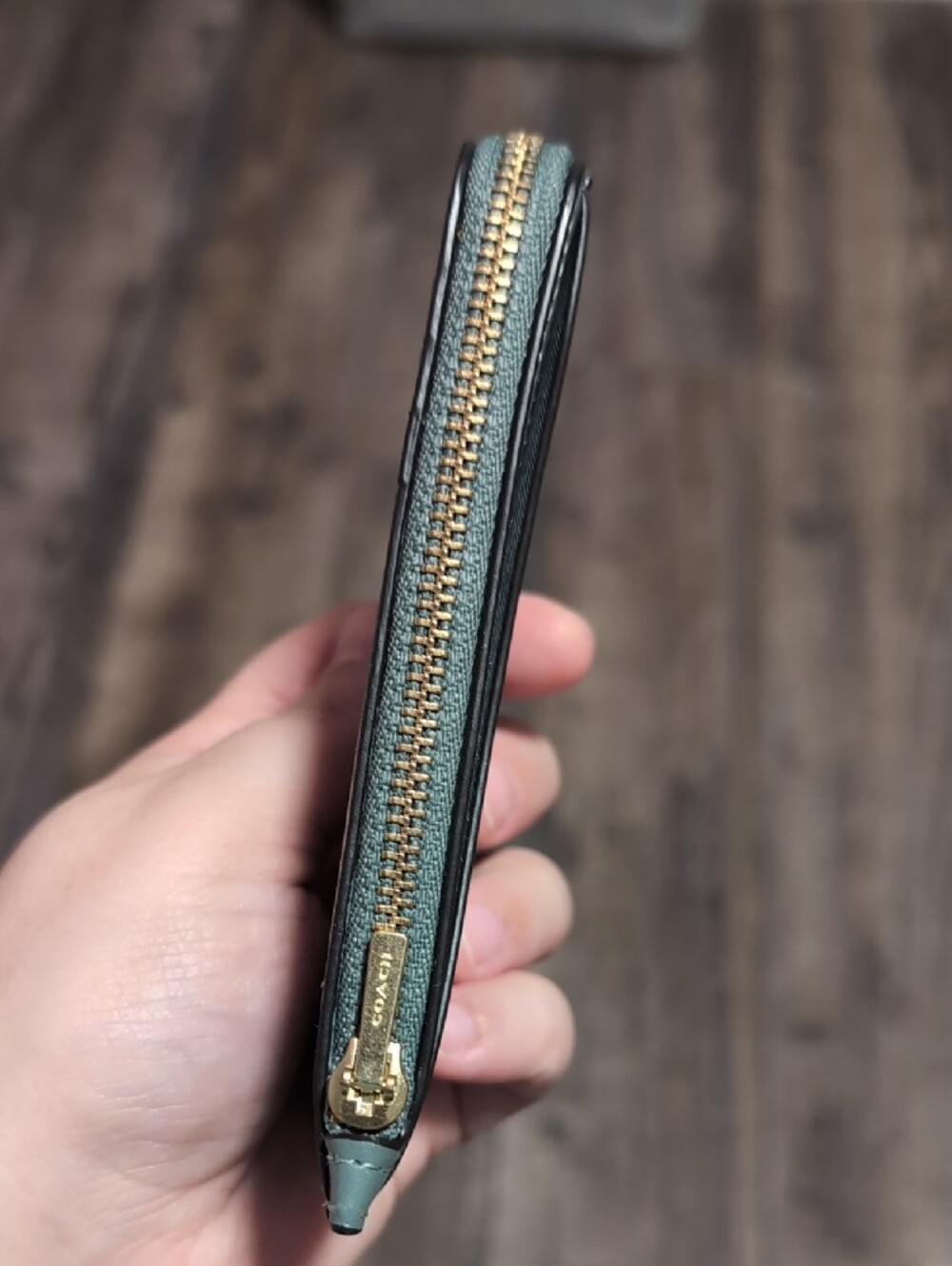 Coach Sage Green Leather Zip Card Case with Gold Logo - Picture 3 of 6
